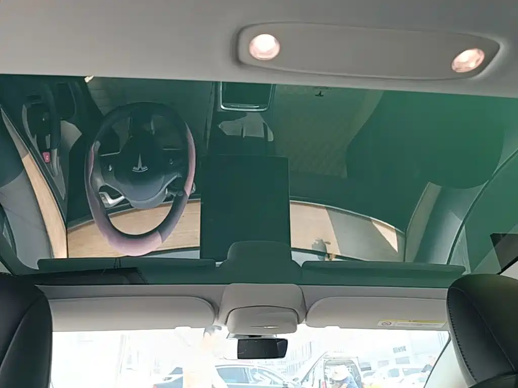 Tesla Model 3 — миниатюра 18