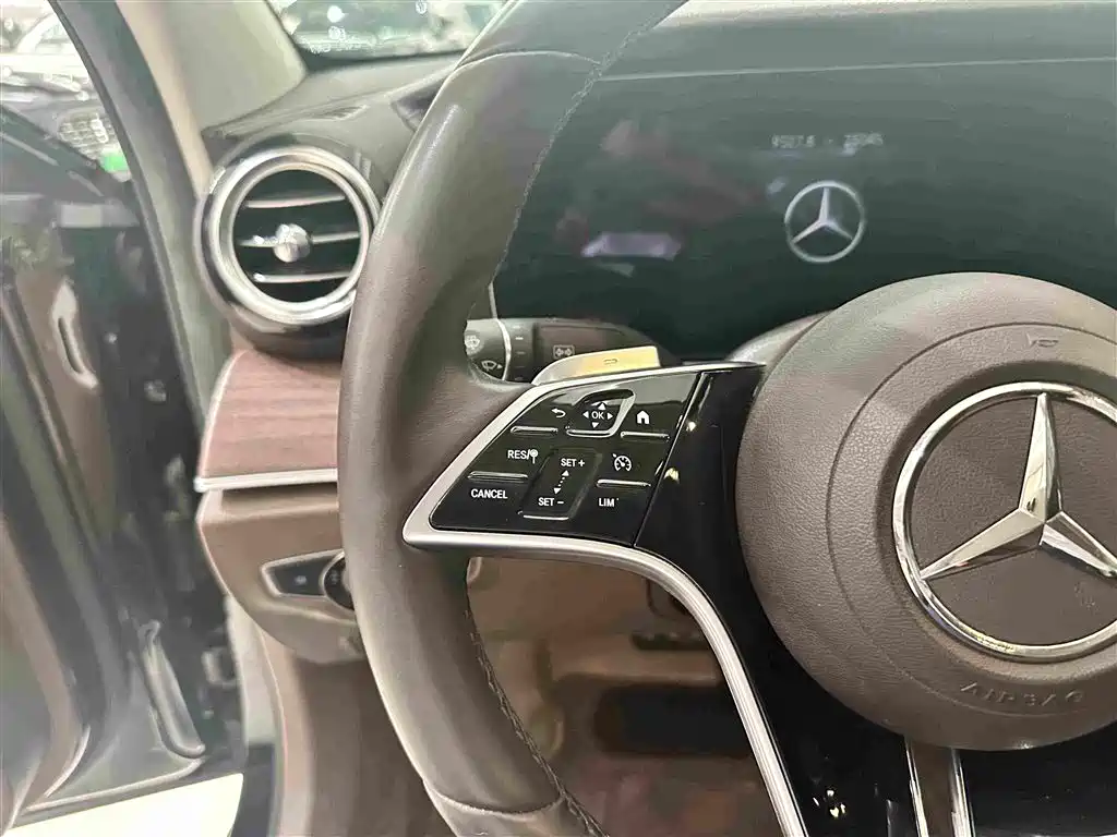 Mercedes-Benz E-Class — миниатюра 8