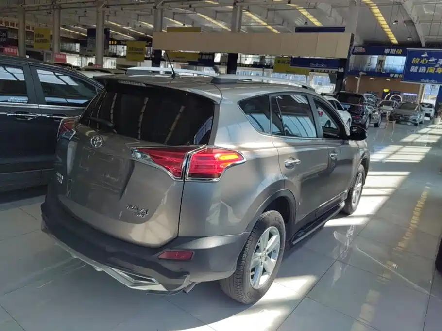 Toyota RAV4 — миниатюра 3
