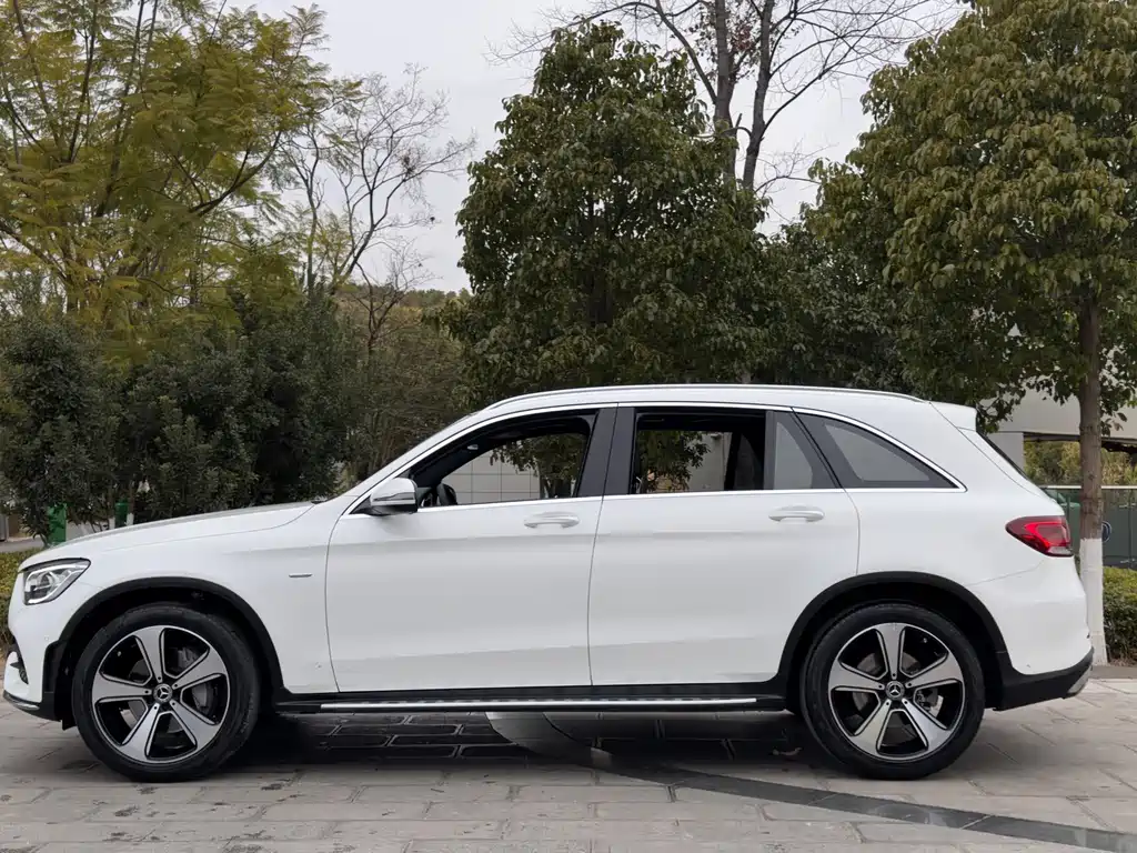 MERCEDES-BENZ GLC