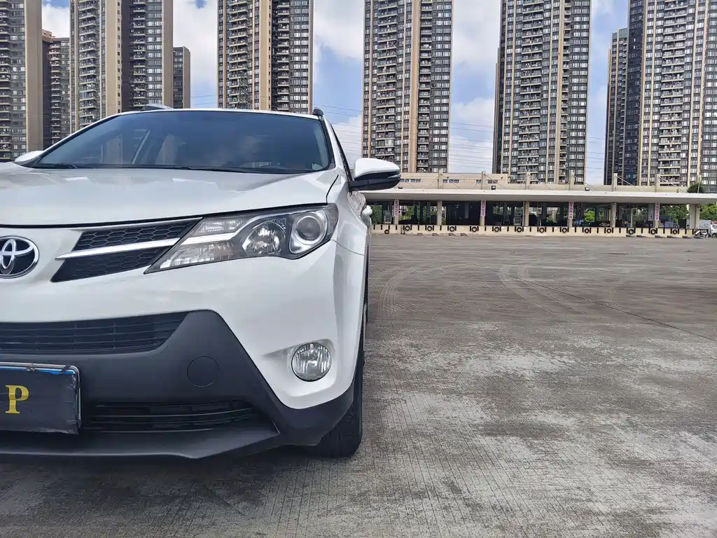 Toyota RAV4 — миниатюра 17