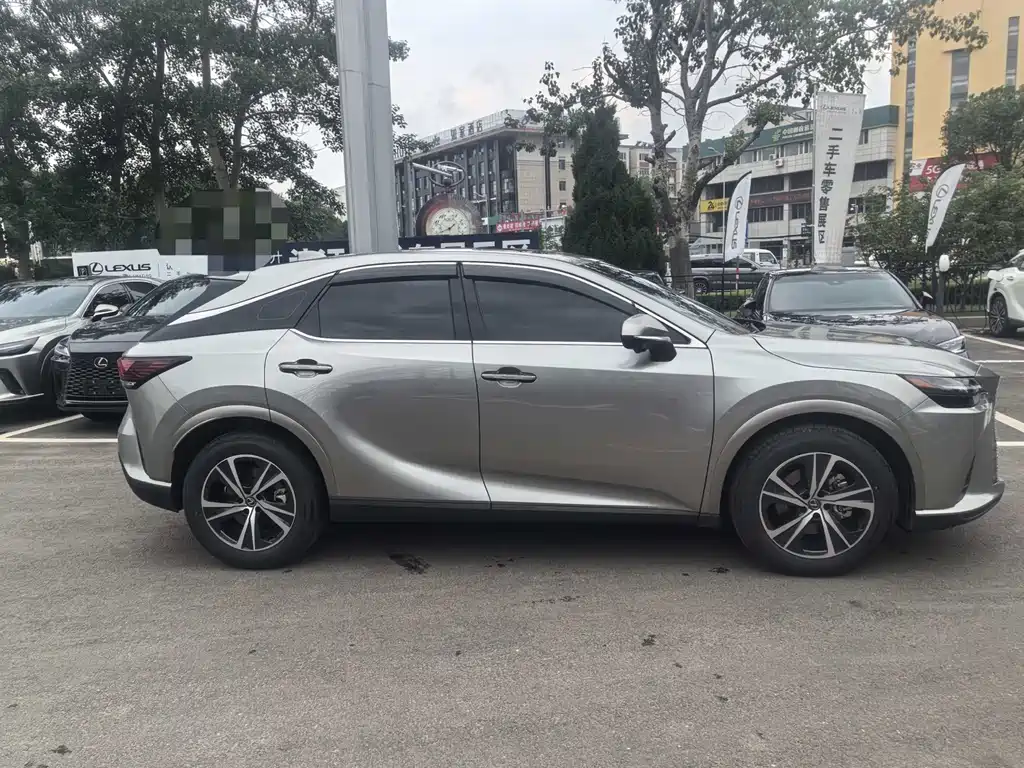 Lexus RX 2025 300