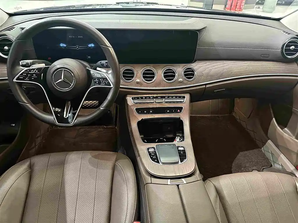 Mercedes-Benz E-Class — миниатюра 14