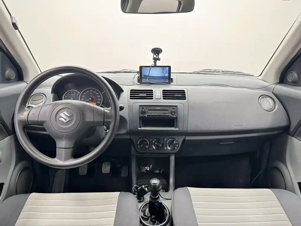 Suzuki Swift 1.3L Manual Value Edition, фото 10