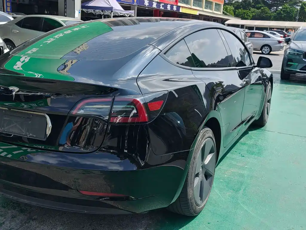 Tesla Model 3 — миниатюра 6