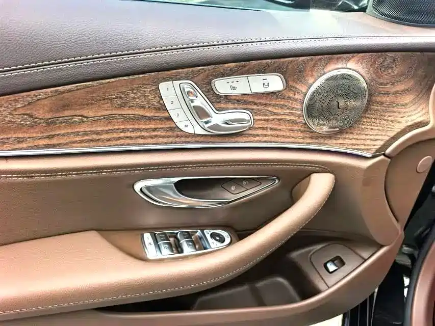 Mercedes-Benz E-Class — миниатюра 9