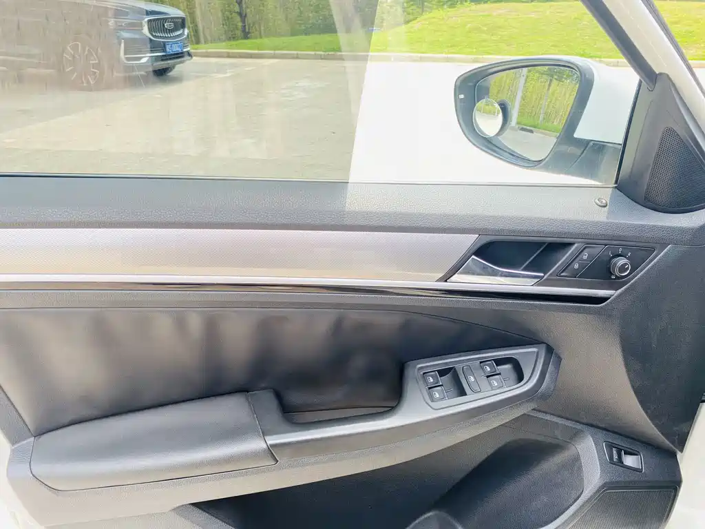 Volkswagen Bora 2016 1.6L AT Comfort