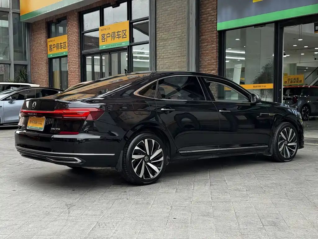 Volkswagen Passat 2024 380TSI Elite