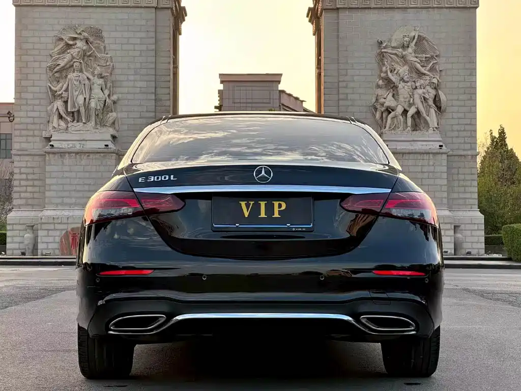 Mercedes-Benz E-Class — миниатюра 8