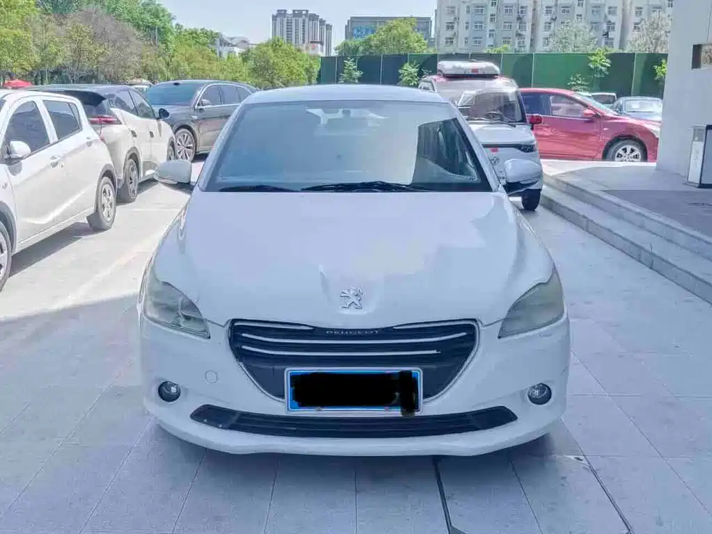 Peugeot 301 2014 1.6L MT Comfort