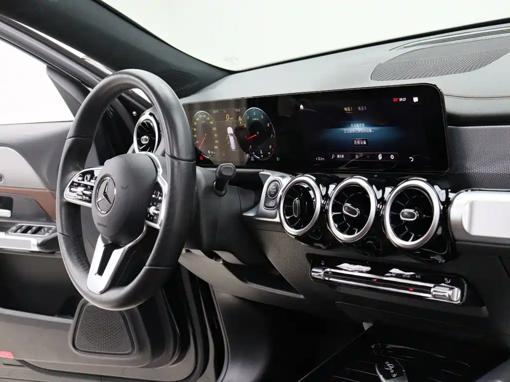 Mercedes-Benz GLB — миниатюра 10