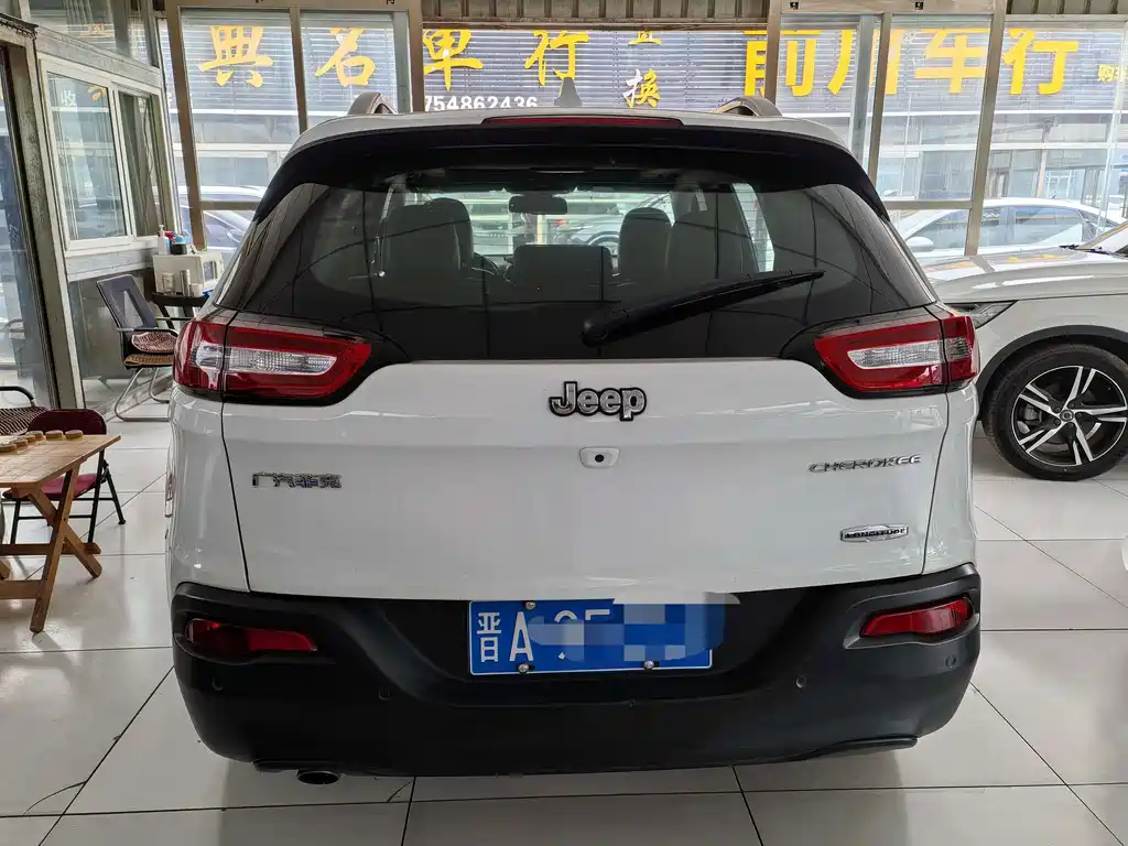 Jeep Cherokee — миниатюра 5