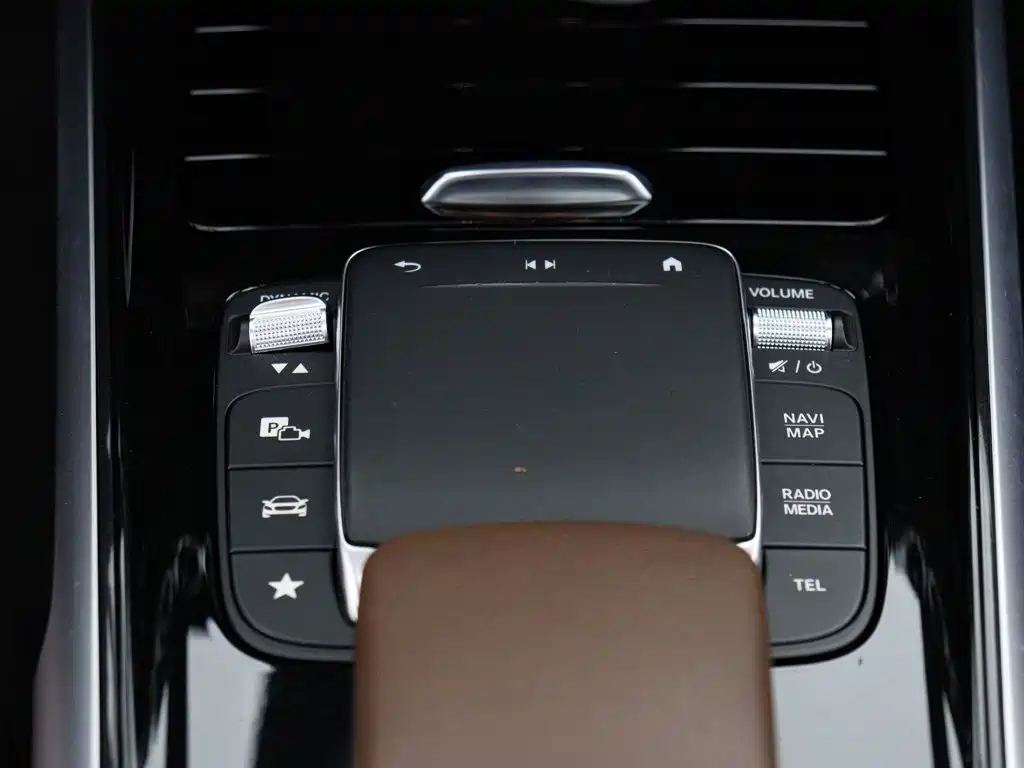 Mercedes-Benz GLB — миниатюра 16