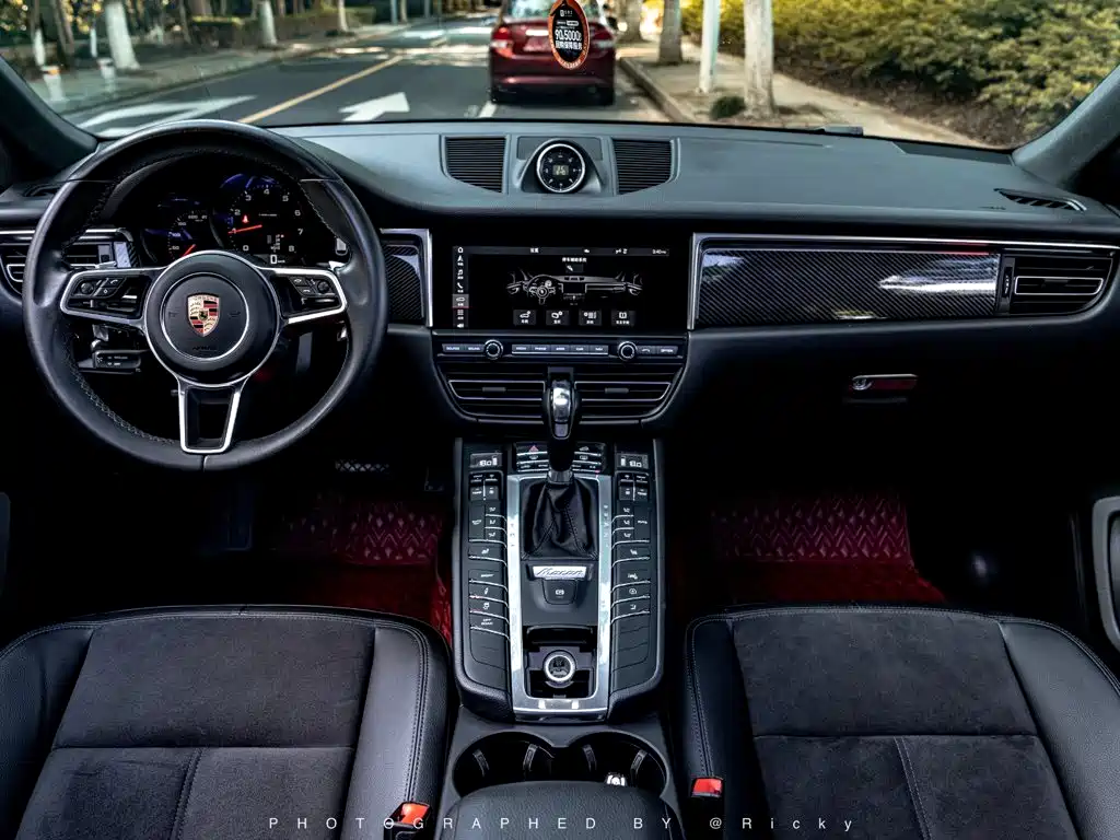 Porsche Macan — миниатюра 3