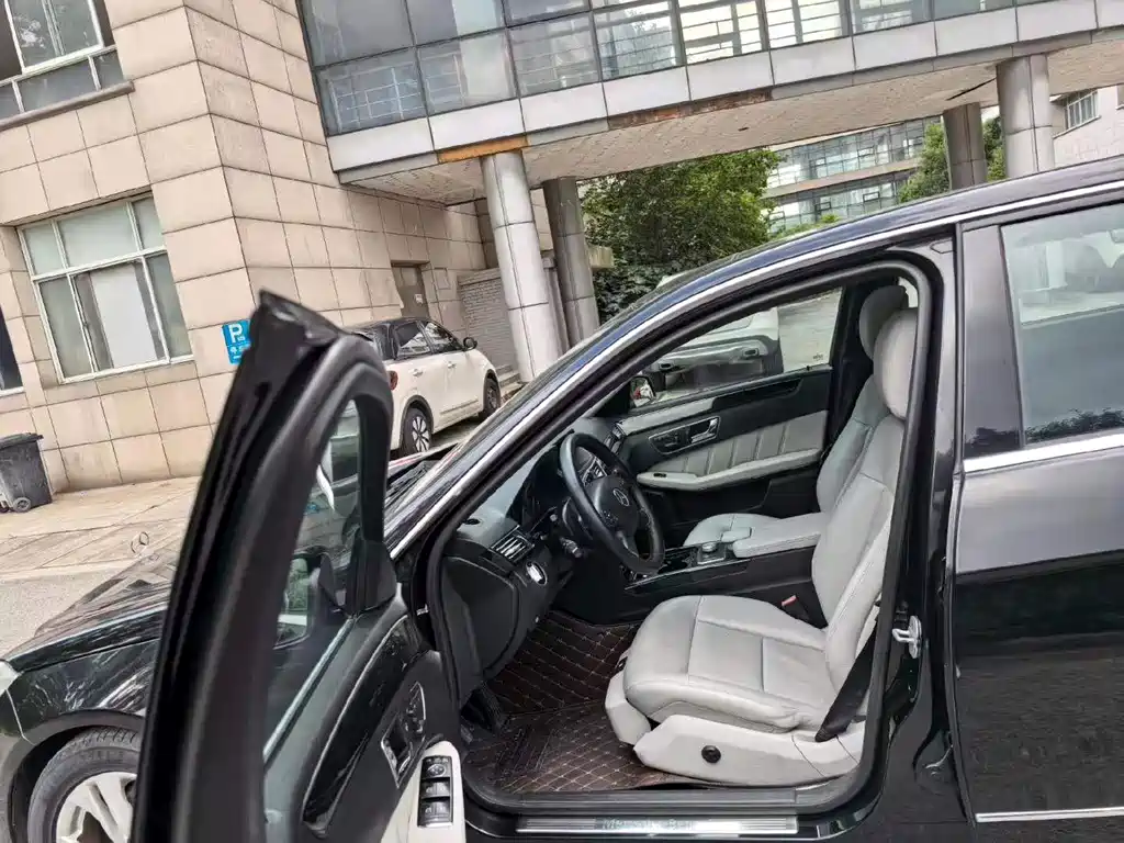 Mercedes-Benz E-Class — миниатюра 7