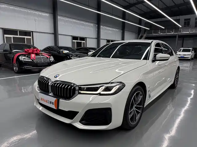 BMW 5-Series — фото 1