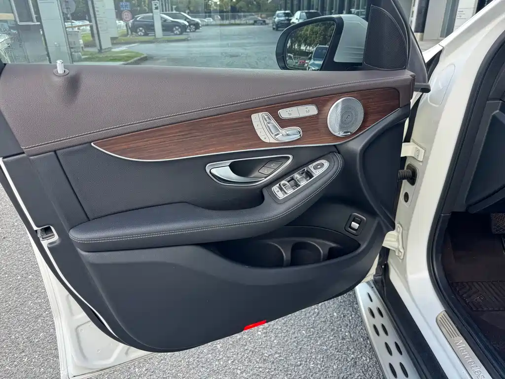 Mercedes-Benz GLC — миниатюра 12