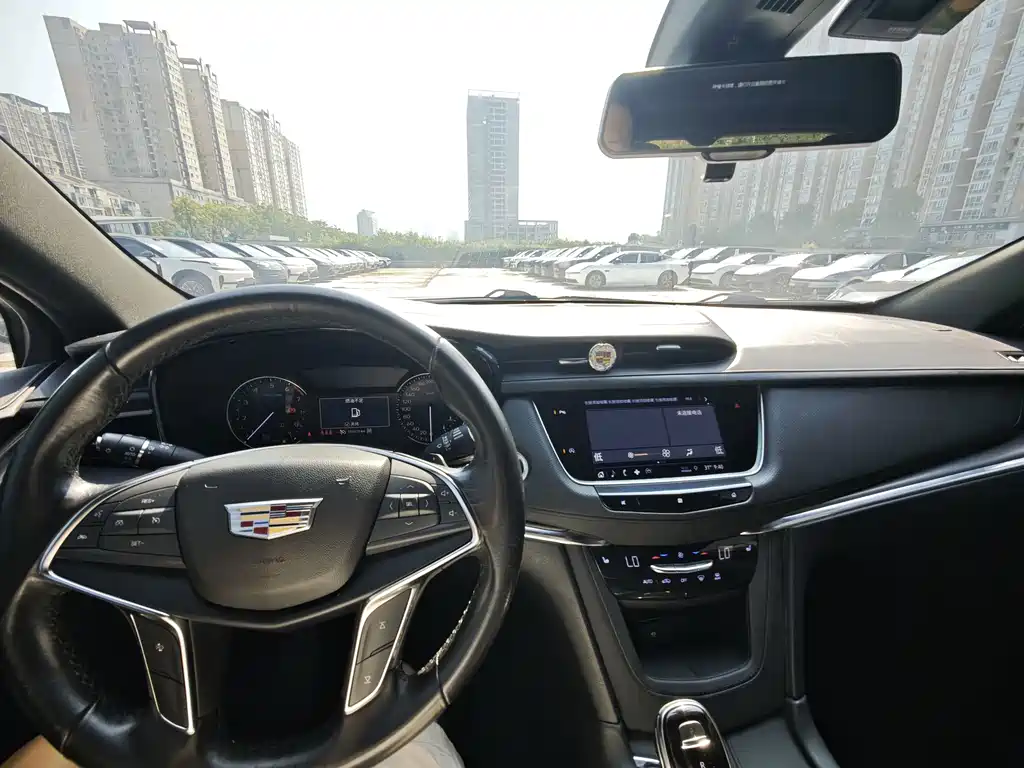 Cadillac XT5 — миниатюра 7