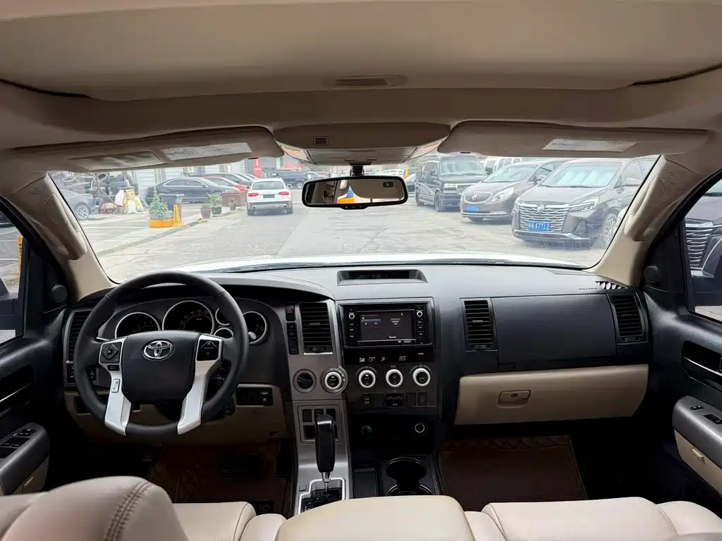 Toyota Sequoia 2015 5.7L