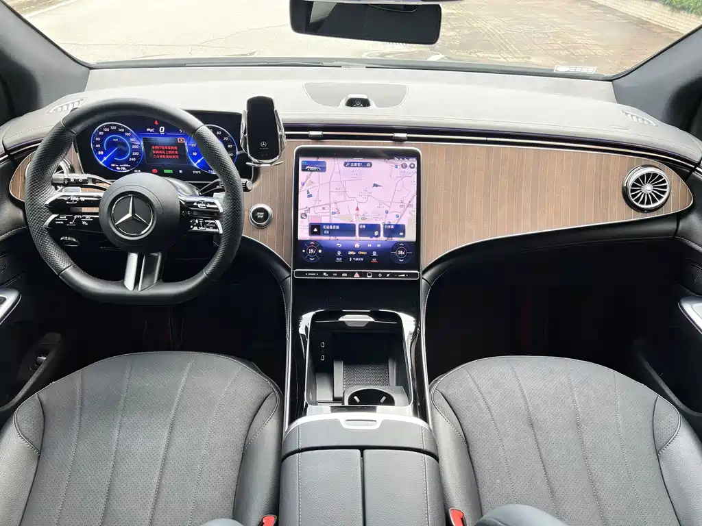Mercedes-Benz EQE SUV — миниатюра 16