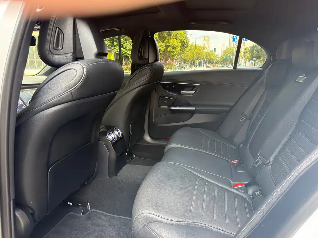 Mercedes-Benz C-Class — миниатюра 7