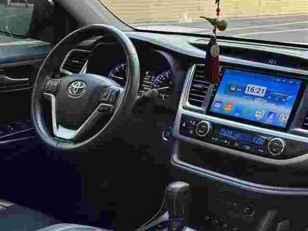 TOYOTA HIGHLANDER