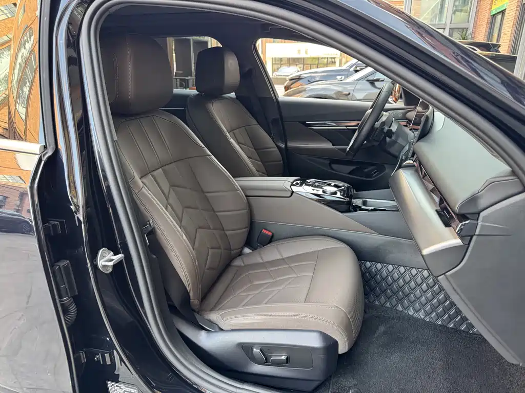 BMW 5 Series — миниатюра 22