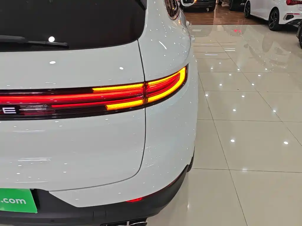 Porsche Cayenne — миниатюра 8