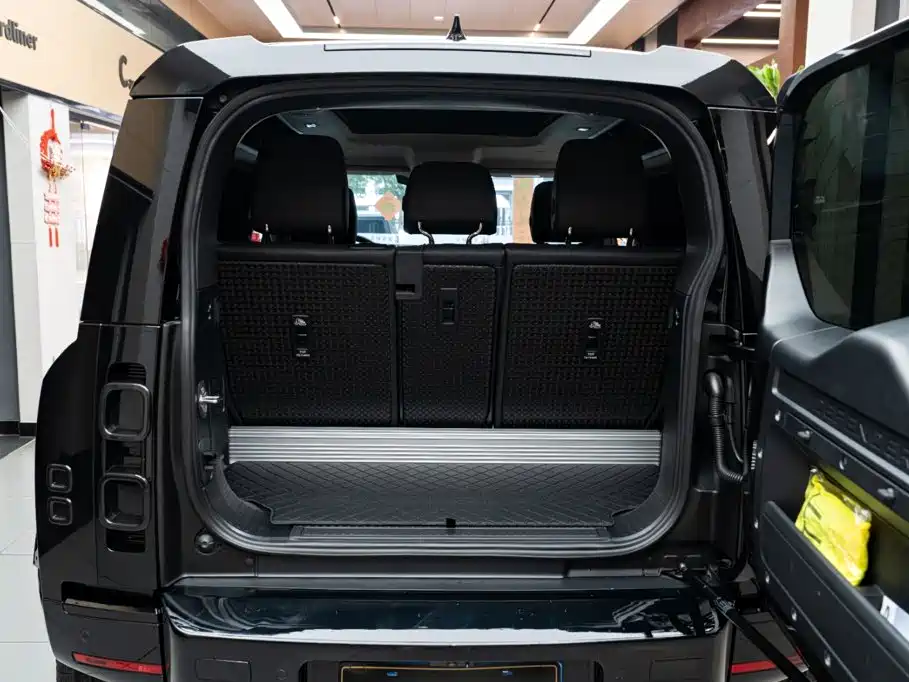 Land Rover Defender — миниатюра 16
