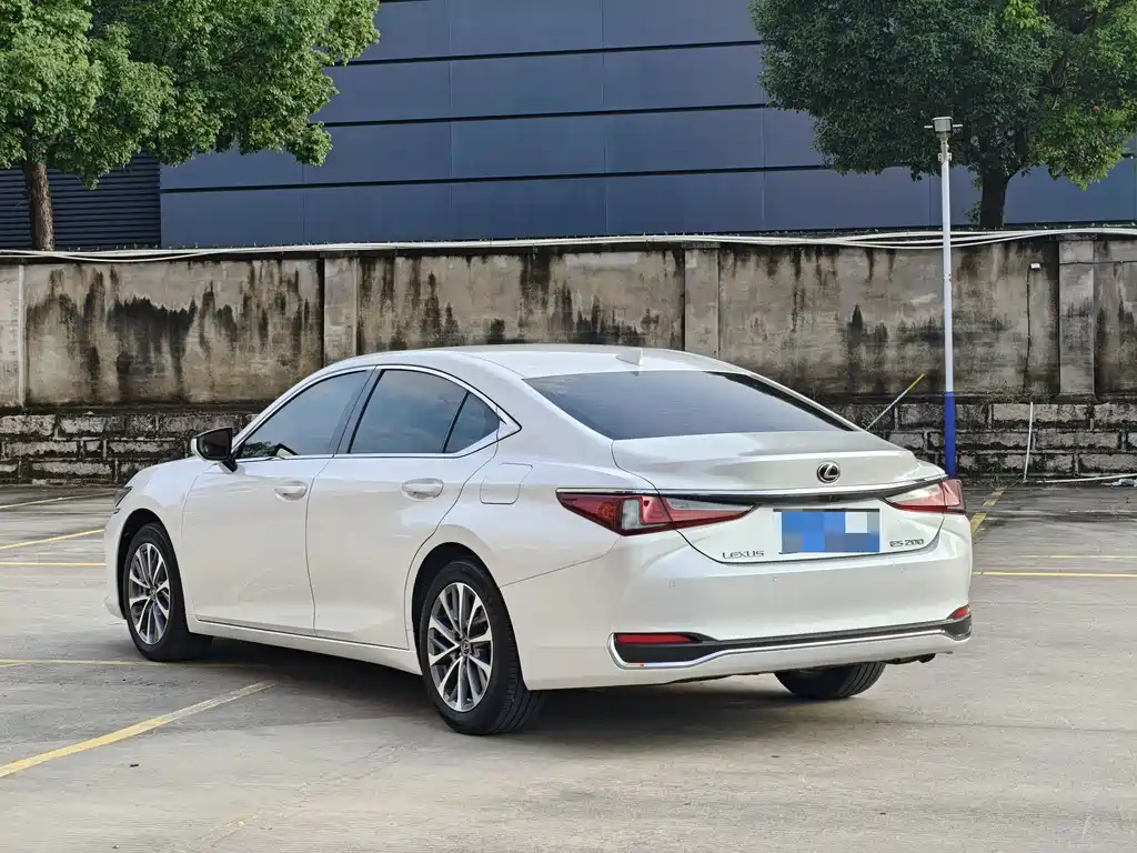 Lexus ES — миниатюра 6