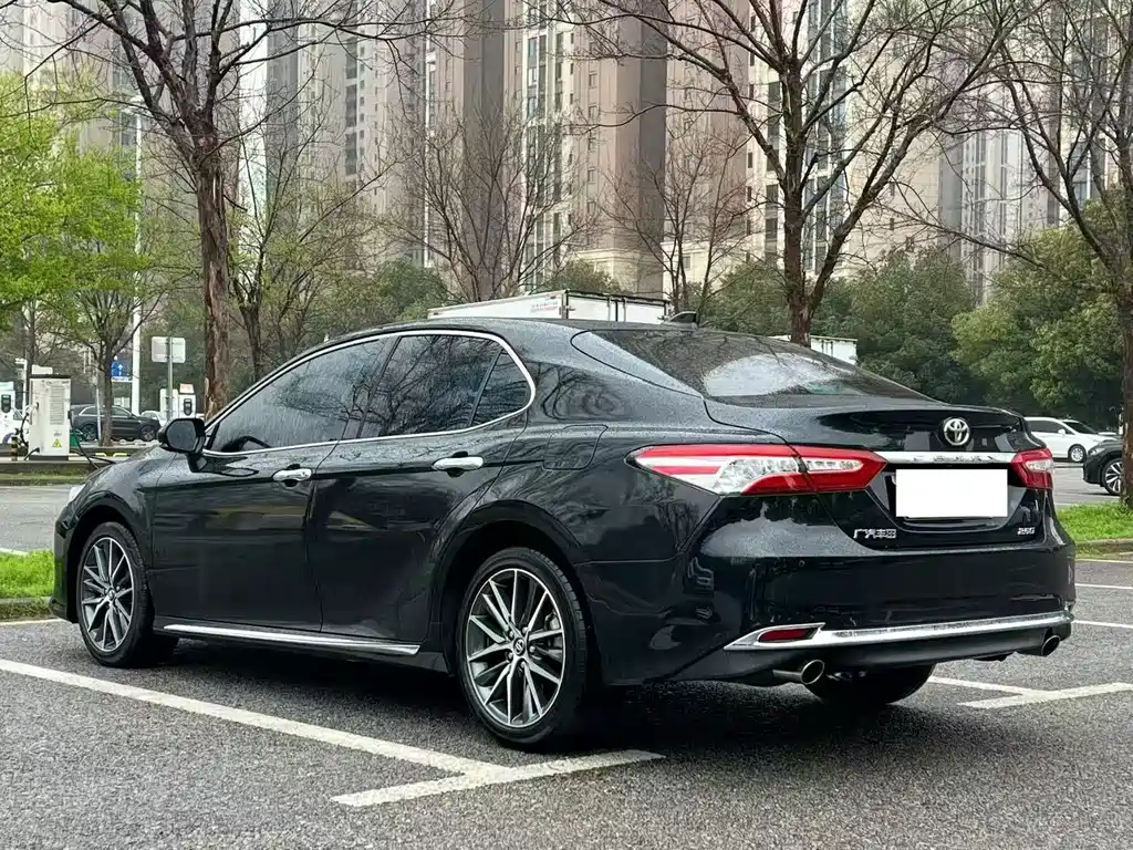 TOYOTA CAMRY