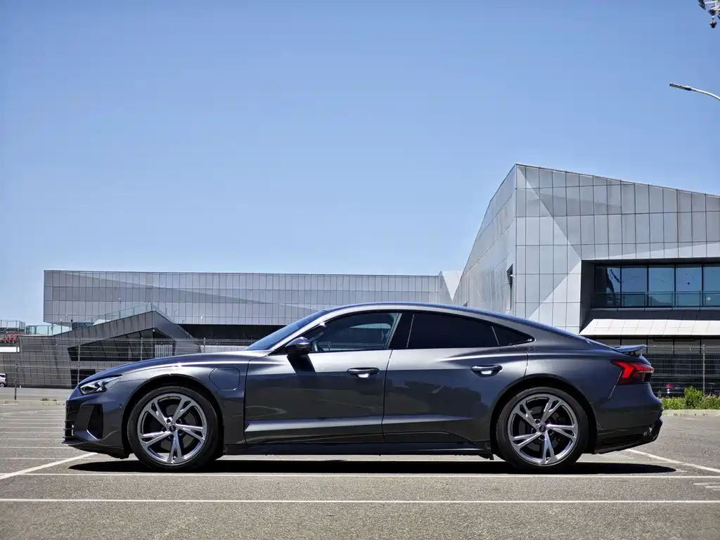 Audi e-tron GT — миниатюра 4