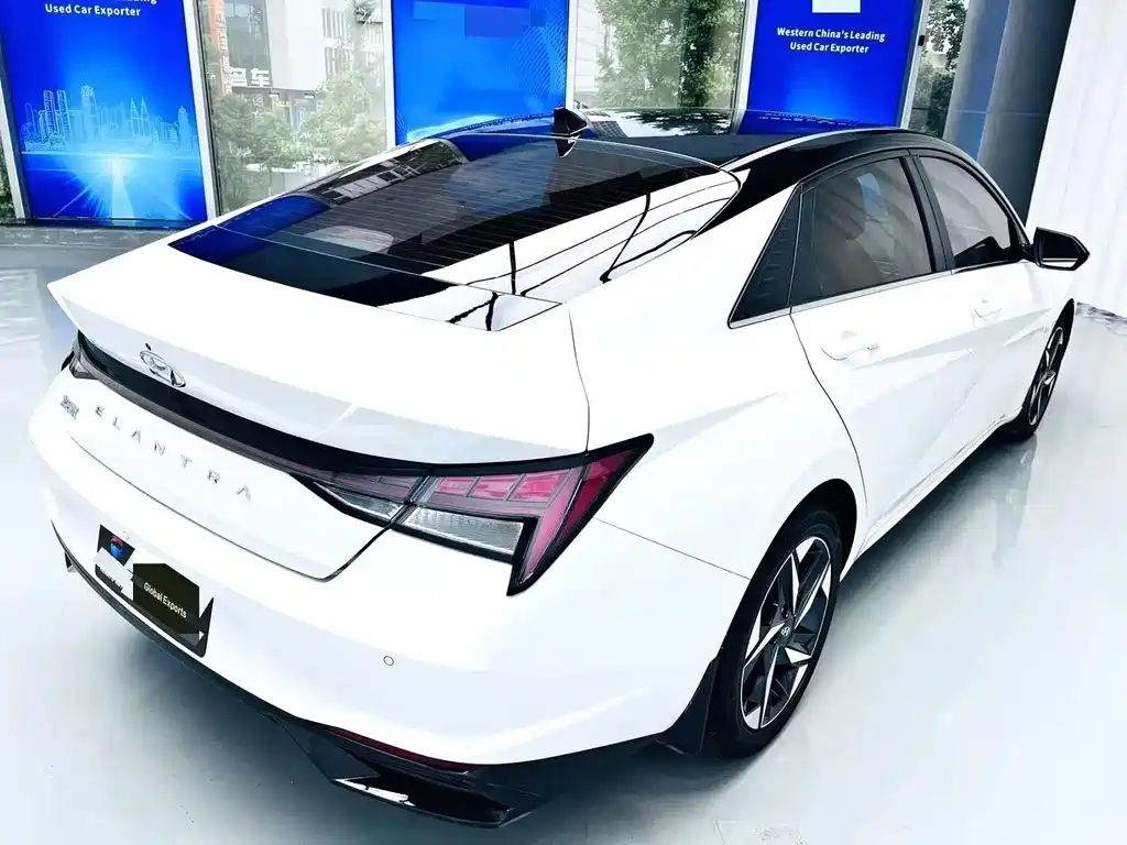 Hyundai Elantra 2022 — фото 14