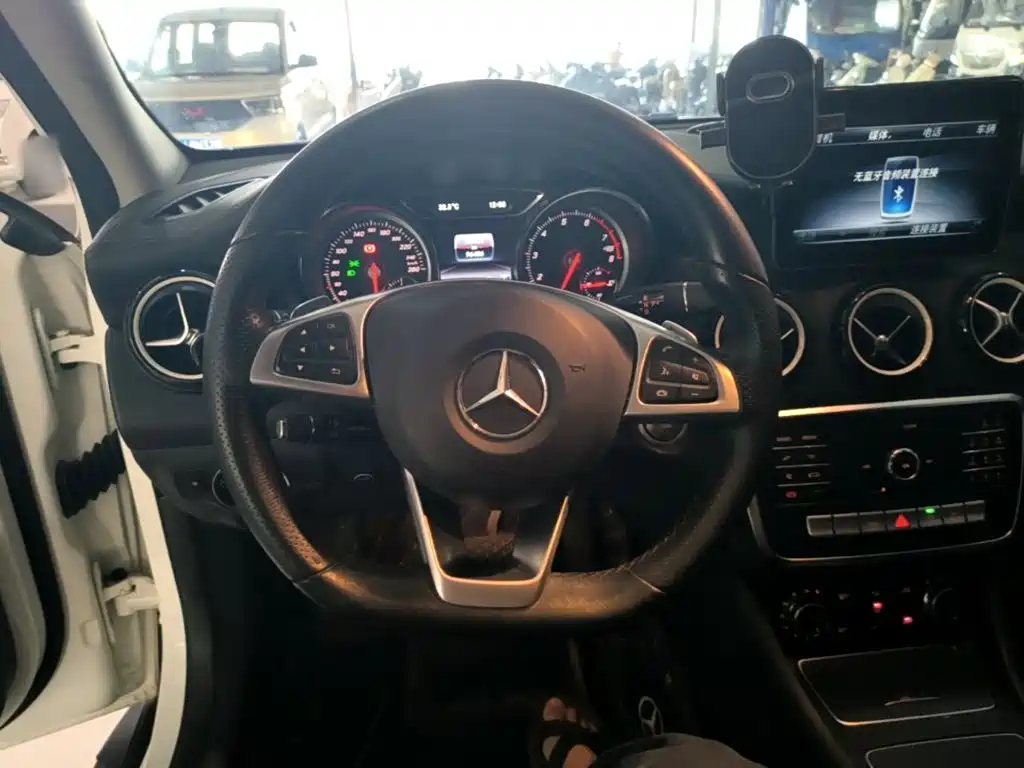 Mercedes-Benz GLA — миниатюра 11