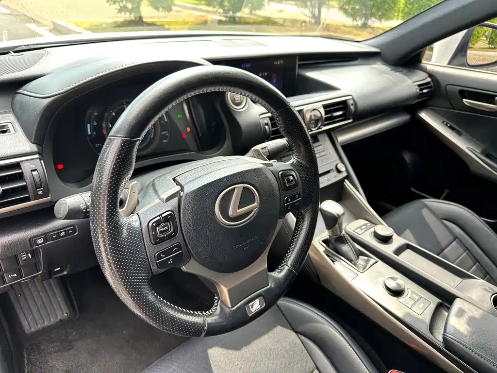 Lexus IS — миниатюра 11