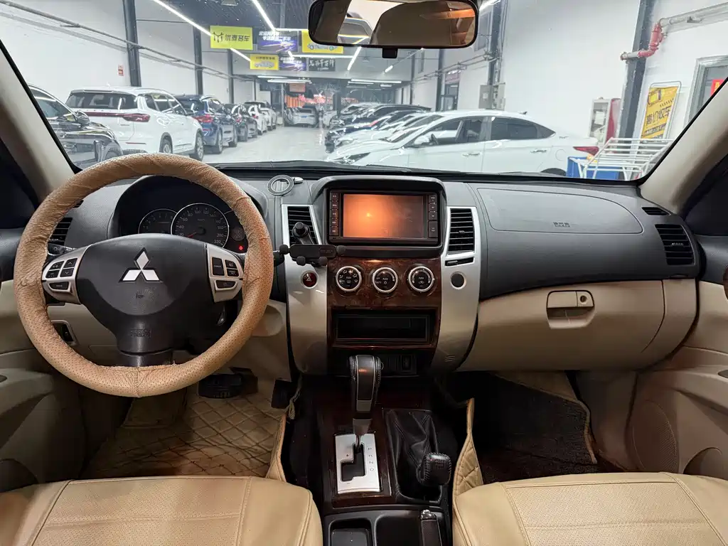 MITSUBISHI PAJERO JINCHANG