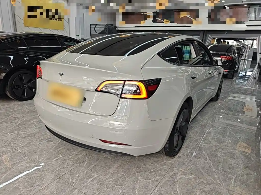 Tesla Model 3 — миниатюра 7