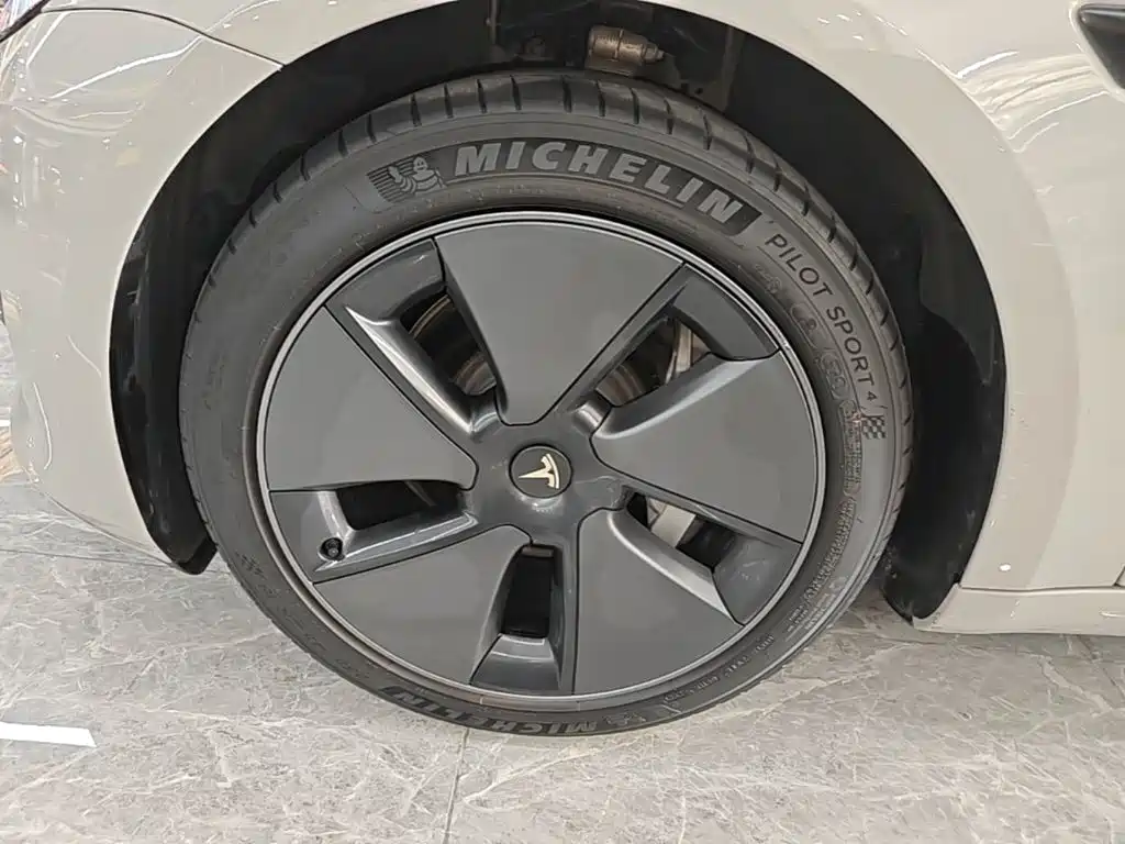 Tesla Model 3 — миниатюра 23