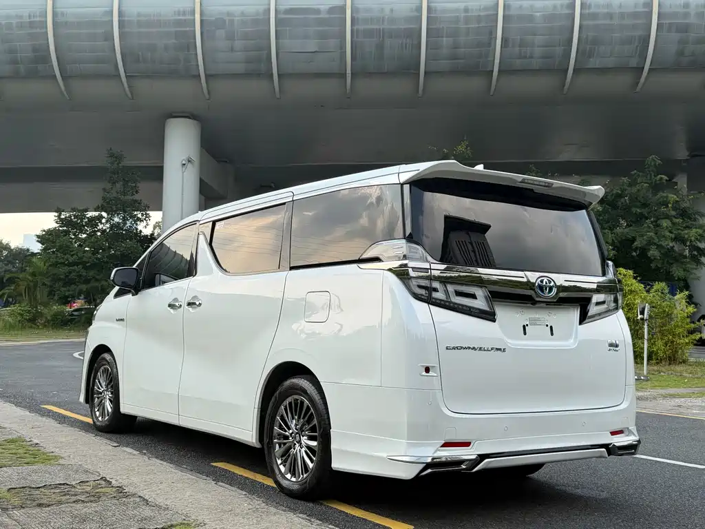 Toyota Vellfire — миниатюра 8