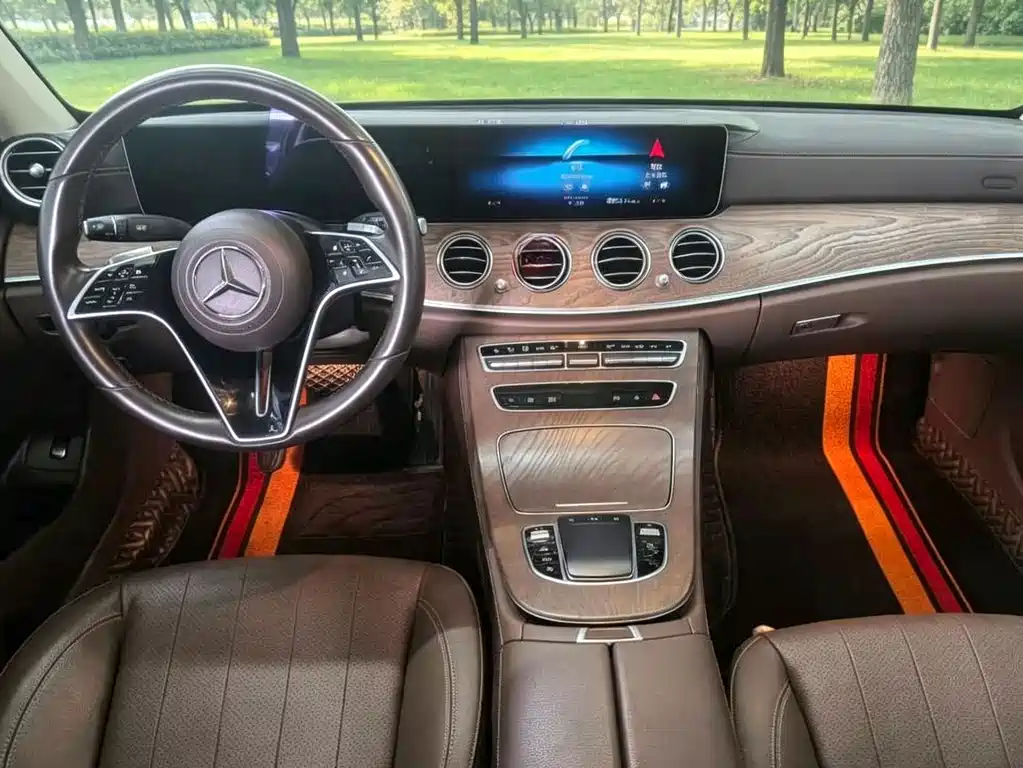 Mercedes-Benz E-Class — миниатюра 7