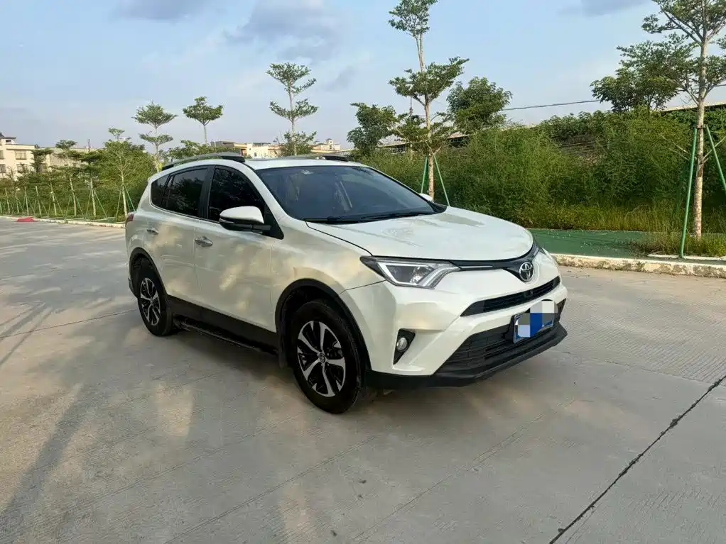 Toyota RAV4 — миниатюра 3