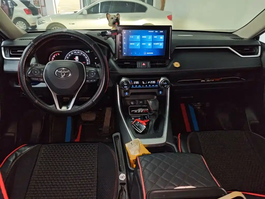 Toyota RAV4 — миниатюра 10