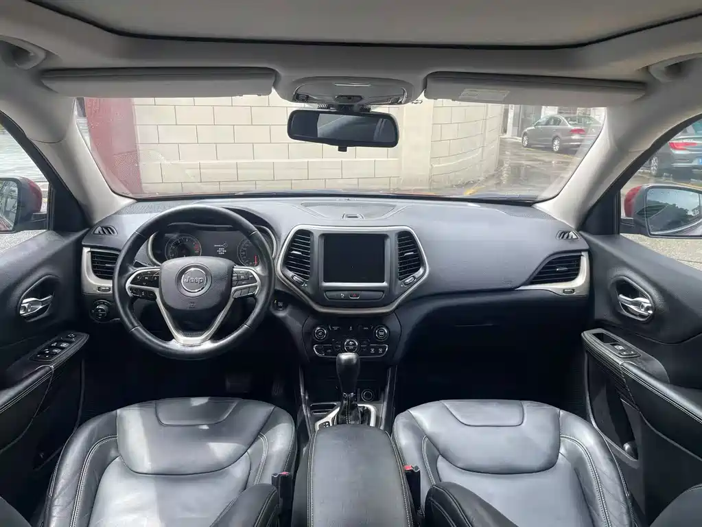 Jeep Cherokee — миниатюра 10