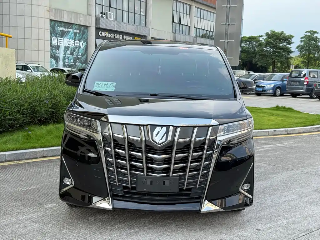 Toyota Alphard — миниатюра 2