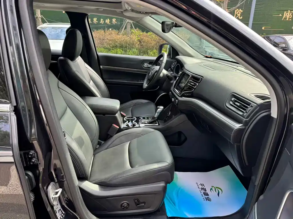 Jeep Grand Commander — миниатюра 9