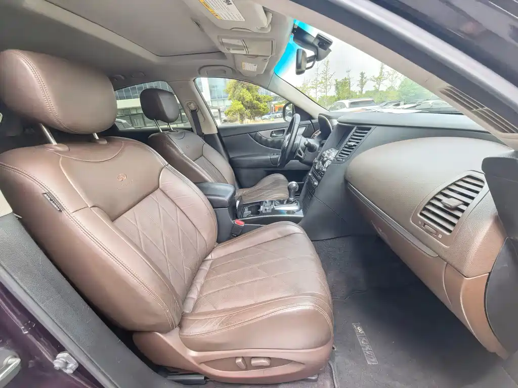 Infiniti QX70 — миниатюра 6
