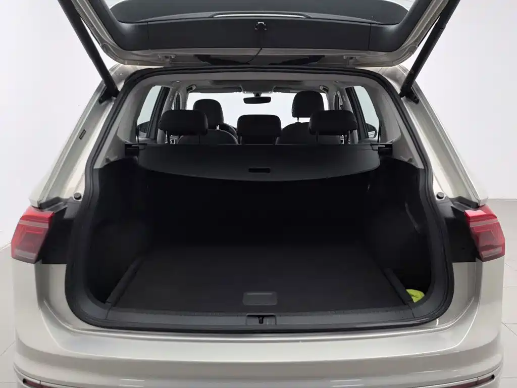 Volkswagen Tiguan L — миниатюра 16