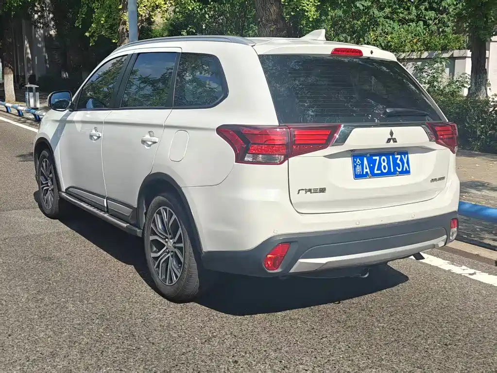Mitsubishi Outlander — миниатюра 7