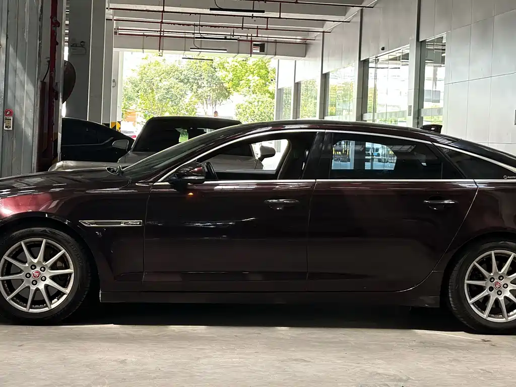 Jaguar XJ — миниатюра 7
