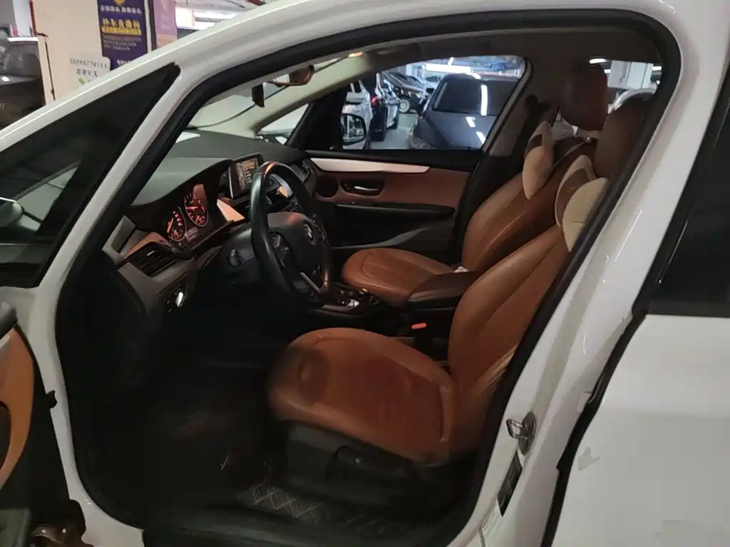 BMW 2 Series Active Tourer — миниатюра 15